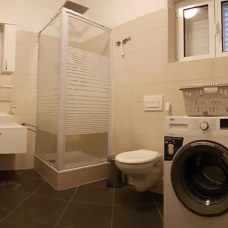 Rados - 4 Sterne, 3 Fuer Maximal 18 Gaeste Apartman *