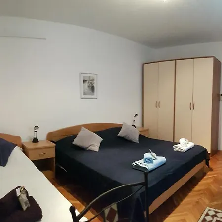 Apartman Rados - 4 Sterne, 3 Fuer Maximal 18 Gaeste