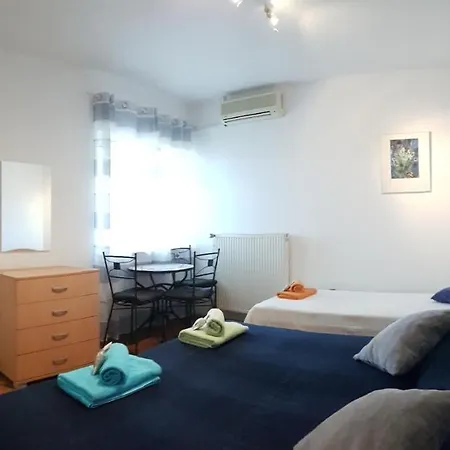 Apartman Rados - 4 Sterne, 3 Fuer Maximal 18 Gaeste *