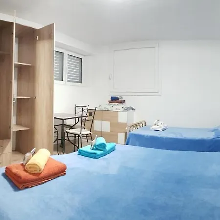 Rados - 4 Sterne, 3 Fuer Maximal 18 Gaeste Apartman *