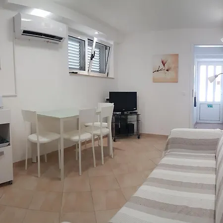 Rados - 4 Sterne, 3 Fuer Maximal 18 Gaeste Apartman Supetar