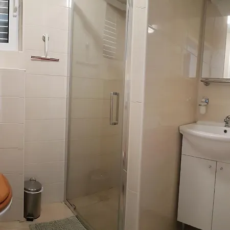 Apartman Rados - 4 Sterne, 3 Fuer Maximal 18 Gaeste *