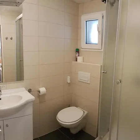 Apartman Rados - 4 Sterne, 3 Fuer Maximal 18 Gaeste *