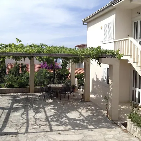 Rados - 4 Sterne, 3 Fuer Maximal 18 Gaeste * Supetar