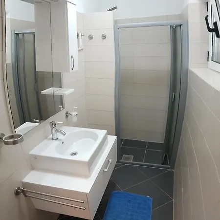 Rados - 4 Sterne, 3 Fuer Maximal 18 Gaeste Apartman