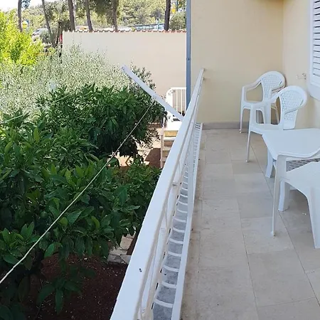 Rados - 4 Sterne, 3 Fuer Maximal 18 Gaeste Apartman Supetar